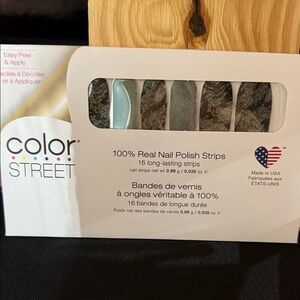 Color Street MAGIC POTION Green and Flashes to Purple Nail Strips